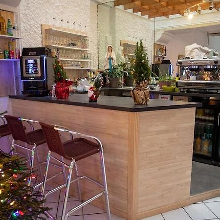 Hotel-Restaurant Le Saint Christophe Лурд Екстер'єр фото
