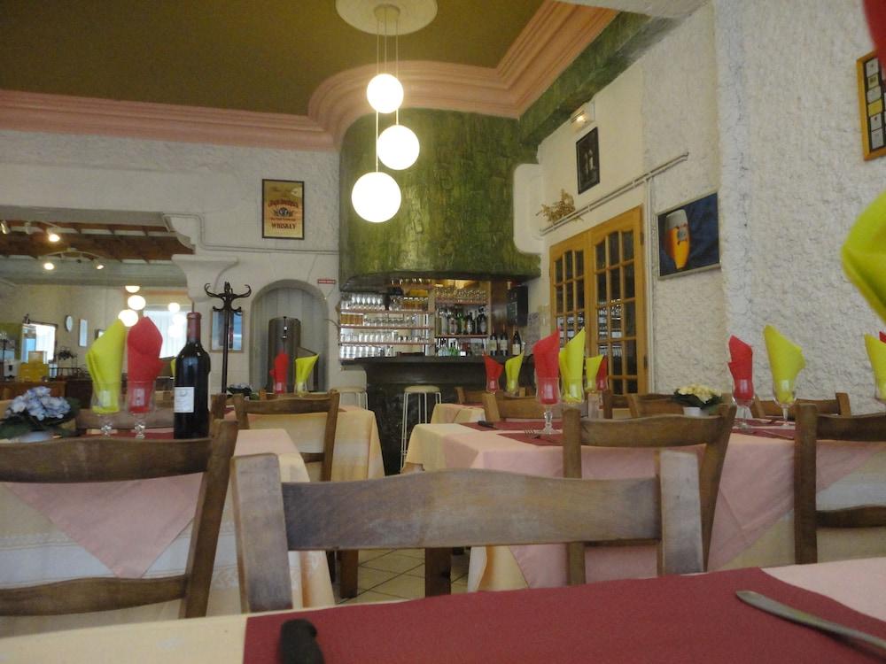 Hotel-Restaurant Le Saint Christophe Лурд Екстер'єр фото