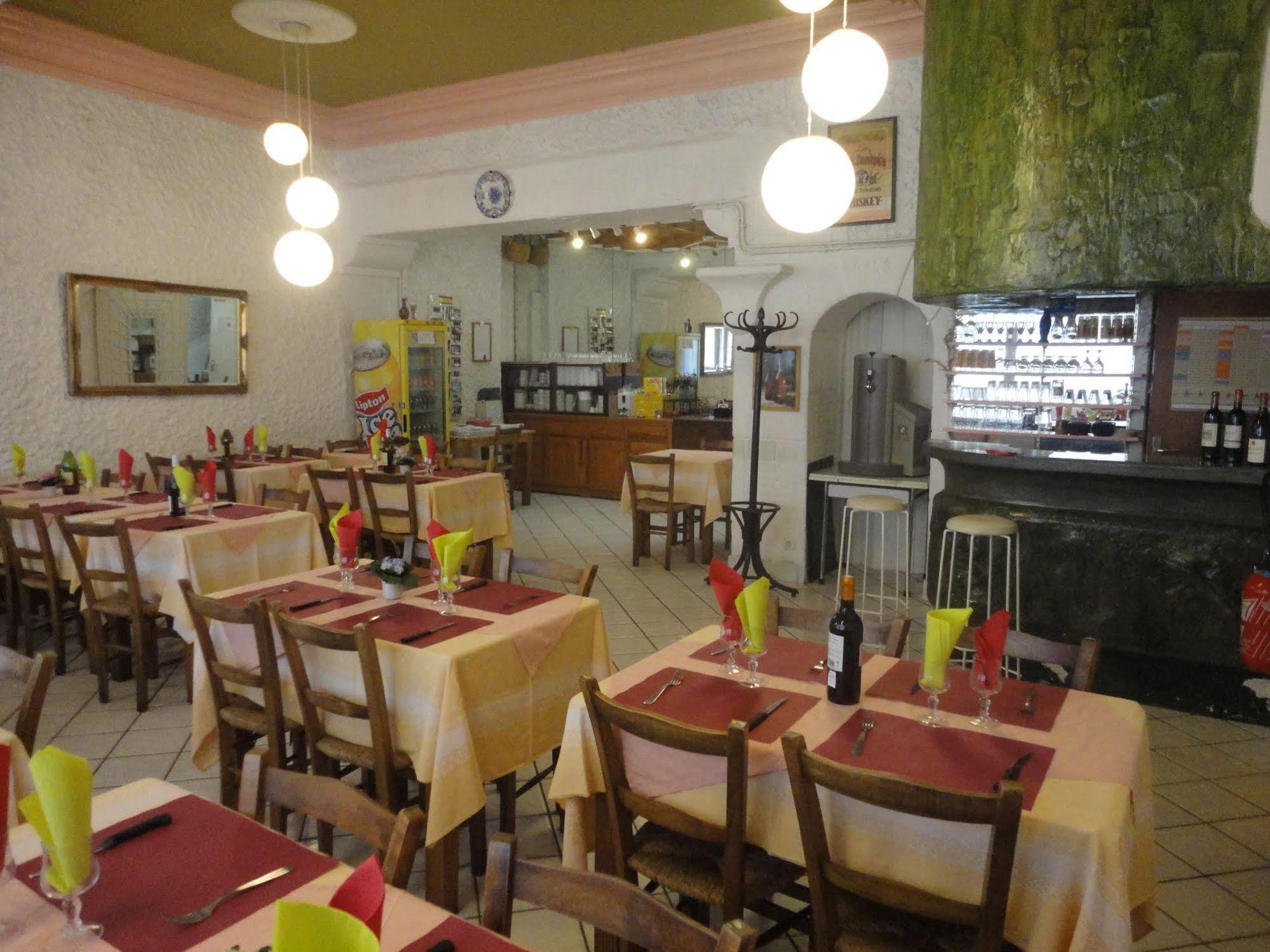 Hotel-Restaurant Le Saint Christophe Лурд Екстер'єр фото